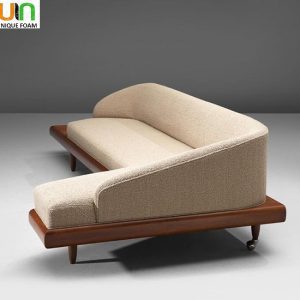 مبل ال مدرن مید سنچری با پایه چوبی و روکش کرم رنگ